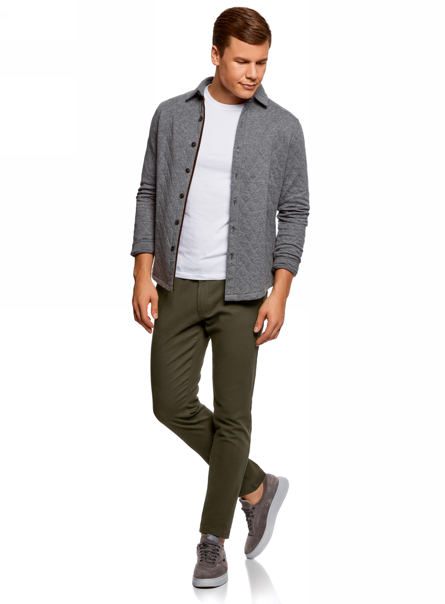 Брюки мужские oodji Basic, цвет: хаки. 2B150025M/39622N/6600N. Размер 44 (52-182)2B150025M/39622N/6600N Брюки мужские oodji Basic, цвет: хаки. 2B150025M/39622N/6600N. Размер 44 (52-182)2B150025M/39622N/6600NЭлегантные брюки-чиносы зауженного силуэта. Модель традиционного кроя: пояс со шлевками для ремня, карманы с отрезным бочком, дополнительный кармашек спереди и два врезных кармана на пуговице сзади. В комплекте идет ремень из искусственной кожи. Легкая хлопковая ткань приятна на ощупь, дышит, не раздражает кожу и практична в уходе. В таких брюках вам будет комфортно в разную погоду. Зауженная модель визуально стройнит и хорошо смотрится на разных фигурах. Стильные брюки-чиносы органично впишутся в любой мужской гардероб. Они станут отличной альтернативой и классическим брюкам, и более неформальным джинсам. В чиносах можно пойти на работу или учебу, деловую встречу, прогулку, свидание или вечеринку. Чиносы прекрасно сочетаются с классическими рубашками и легкими футболками. Вы быстро сможете подобрать к ним комплект на любой случай. Отличные брюки для стильных и всегда элегантных образов!
