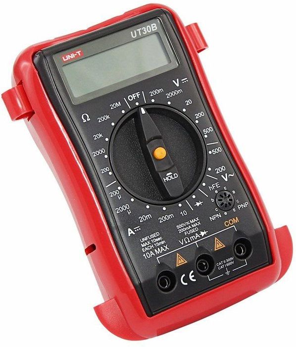 Портативный мультиметр Unit UT30B13-1003 Портативный мультиметр Unit UT30B13-1003Мультиметр - электроизмерительный прибор который включает в себя несколько функций и набор измеряемых параметров. Все приборы серии UT-30 измеряют напряжение, сопротивление и ток в цепи. Прибор UT30B является портативным мультиметром, компактные размеры позволяют всегда носить его с собой. Но, несмотря на малые размеры, данный мультиметр обладает широким функционалом и это выгодно отличает его от других. Инженеры старались сделать прибор максимально удобным для использования. Выбор измеряемых величин и пределов измерений производиться с помощью усиленного поворотного регулятора, благодаря которому исключается возможность случайного нажатия. Мультиметр UT30B оснащен функцией Data hold, и зафиксировав результат измерений, вы в любое время сможете считать полученный значение. Дисплей прибора оснащен подсветкой, которая позволяет проводить измерения даже в слабоосвещенных местах. Прибор изготовлен из высококачественных материалов и комплектуется защитным чехлом, который позволит избежать повреждений прибора от падений и царапин. Мультиметр снабжен подставкой, которая позволяет разместить прибор на любой плоской поверхности. Калибровка и тестирование приборов произведено под контролем компании REXANT INTERNATIONAL.Характеристики:Постоянное напряжение: 200мВ/2000мВ/20В/200В/500В (0,5%+2)Переменное напряжение: 200В/500В (1,2%+10)Постоянный ток: 200мкА/2000мА/20мА/10А (1%+2)Сопротивление: 200Ом/2000Ом/20кОм/200кОм/20МОм (0,8%+2) 3х разрядный дисплейРучной выбор предела измеренийТест батареек: 1,5В/9В/12ВТестирование диодовРежим удержания измерений Data holdИндикатор разряда батареиИмпеданс: около 10МОмРазмер (мм): 130 x 73,5 x 35Тип батареи: 9В КронаВес: 156г.