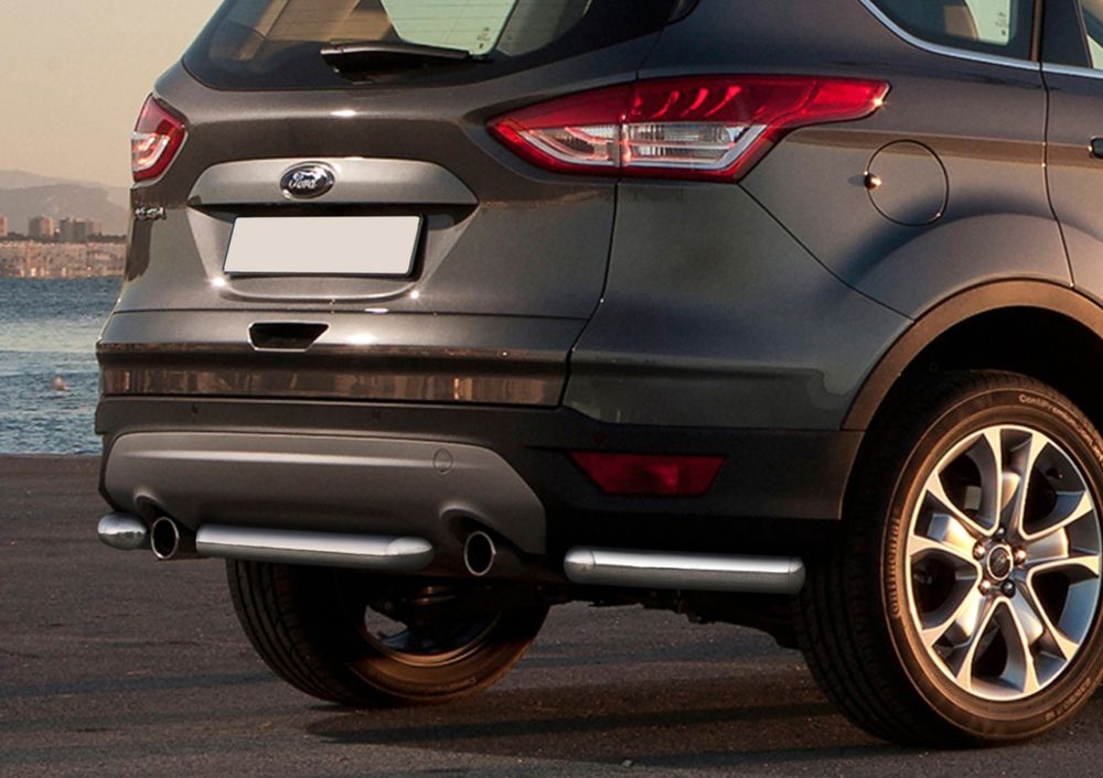 Защита заднего бампера Rival, для Ford Kuga 2013-, d57 уголки+комплект крепежа, 2 штR.1803.013 Защита заднего бампера Rival, для Ford Kuga 2013-, d57 уголки+комплект крепежа, 2 штR.1803.013Стильное навесное оборудование Rival дополняет внешний вид автомобиля, придавая ему индивидуальность, позволяет защитить кузов и лакокрасочное покрытие от повреждений при столкновении во время парковки или во время движения в плотном потоке автомобилей.- Использование высококачественной нержавеющей стали(марка AISI 304, толщина стенки 1,5 мм) обеспечивает долговечную эксплуатацию. - Гарантия на сквозную коррозию и на целостность сварных швов - 5 лет.- Использование электроплазменной полировки позволяет добиться качественной равномерной зеркальной поверхности.- Установка в штатные места крепления не требует сверления и дополнительной доработки автомобиля.- Сохранение дорожного просвета (клиренса).- Возможность регулировки навесного оборудования при установке на автомобиле.- Продукт сертифицирован – нет проблем с постановкой на учет.- Производство на высокоточном оборудовании позволяет изготовить индивидуальный продукт с высокой точностью повторения геометрии автомобиля.- В комплекте крепеж и инструкция по установке.Совместимость с дополнительным оборудованием и аксессуарами Rival и с большинством оригинальных аксессуаров.