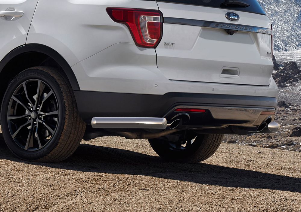 Защита заднего бампера Rival, для Ford Explorer 2015-, d76 уголки+комплект крепежа, 2 штR.1806.005 Защита заднего бампера Rival, для Ford Explorer 2015-, d76 уголки+комплект крепежа, 2 штR.1806.005Стильное навесное оборудование Rival дополняет внешний вид автомобиля, придавая ему индивидуальность, позволяет защитить кузов и лакокрасочное покрытие от повреждений при столкновении во время парковки или во время движения в плотном потоке автомобилей.- Использование высококачественной нержавеющей стали(марка AISI 304, толщина стенки 1,5 мм) обеспечивает долговечную эксплуатацию. - Гарантия на сквозную коррозию и на целостность сварных швов - 5 лет.- Использование электроплазменной полировки позволяет добиться качественной равномерной зеркальной поверхности.- Установка в штатные места крепления не требует сверления и дополнительной доработки автомобиля.- Сохранение дорожного просвета (клиренса).- Возможность регулировки навесного оборудования при установке на автомобиле.- Продукт сертифицирован – нет проблем с постановкой на учет.- Производство на высокоточном оборудовании позволяет изготовить индивидуальный продукт с высокой точностью повторения геометрии автомобиля.- В комплекте крепеж и инструкция по установке.Совместимость с дополнительным оборудованием и аксессуарами Rival и с большинством оригинальных аксессуаров.