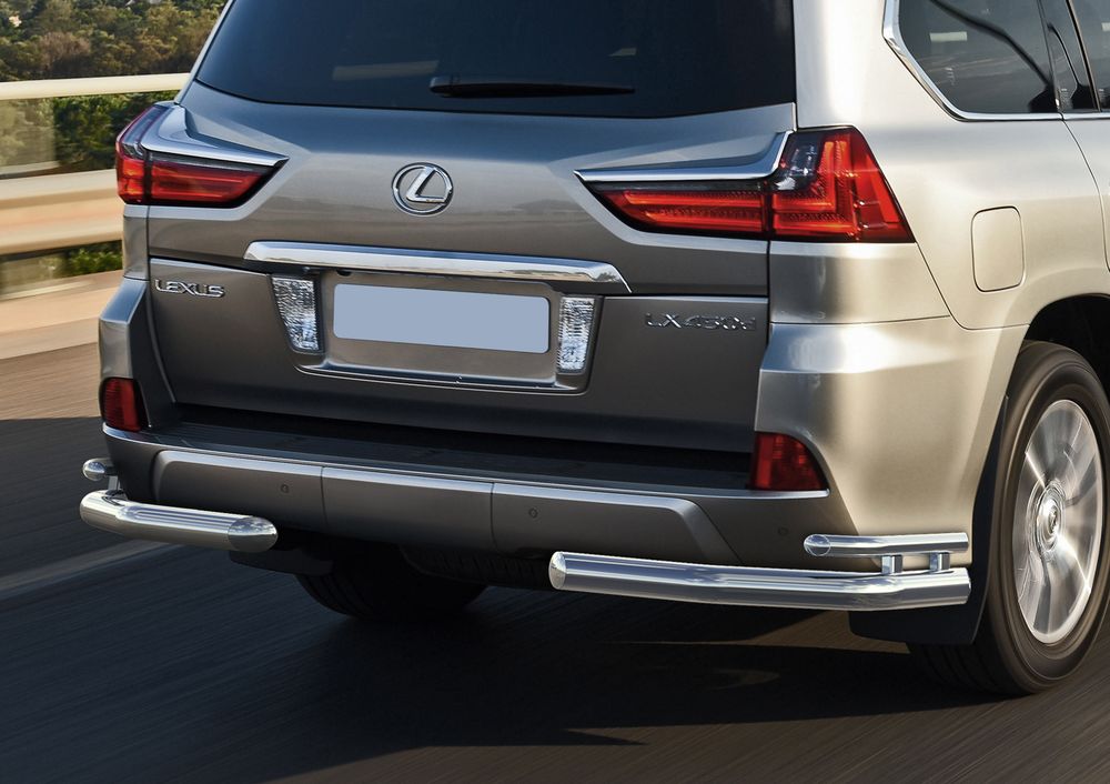 Защита заднего бампера Rival, для Lexus LX 2015-, d76+d42 уголки+комплект крепежа, 2 штR.3210.007 Защита заднего бампера Rival, для Lexus LX 2015-, d76+d42 уголки+комплект крепежа, 2 штR.3210.007Стильное навесное оборудование Rival дополняет внешний вид автомобиля, придавая ему индивидуальность, позволяет защитить кузов и лакокрасочное покрытие от повреждений при столкновении во время парковки или во время движения в плотном потоке автомобилей.- Использование высококачественной нержавеющей стали(марка AISI 304, толщина стенки 1,5 мм) обеспечивает долговечную эксплуатацию. - Гарантия на сквозную коррозию и на целостность сварных швов - 5 лет.- Использование электроплазменной полировки позволяет добиться качественной равномерной зеркальной поверхности.- Установка в штатные места крепления не требует сверления и дополнительной доработки автомобиля.- Сохранение дорожного просвета (клиренса).- Возможность регулировки навесного оборудования при установке на автомобиле.- Продукт сертифицирован – нет проблем с постановкой на учет.- Производство на высокоточном оборудовании позволяет изготовить индивидуальный продукт с высокой точностью повторения геометрии автомобиля.- В комплекте крепеж и инструкция по установке.Совместимость с дополнительным оборудованием и аксессуарами Rival и с большинством оригинальных аксессуаров.