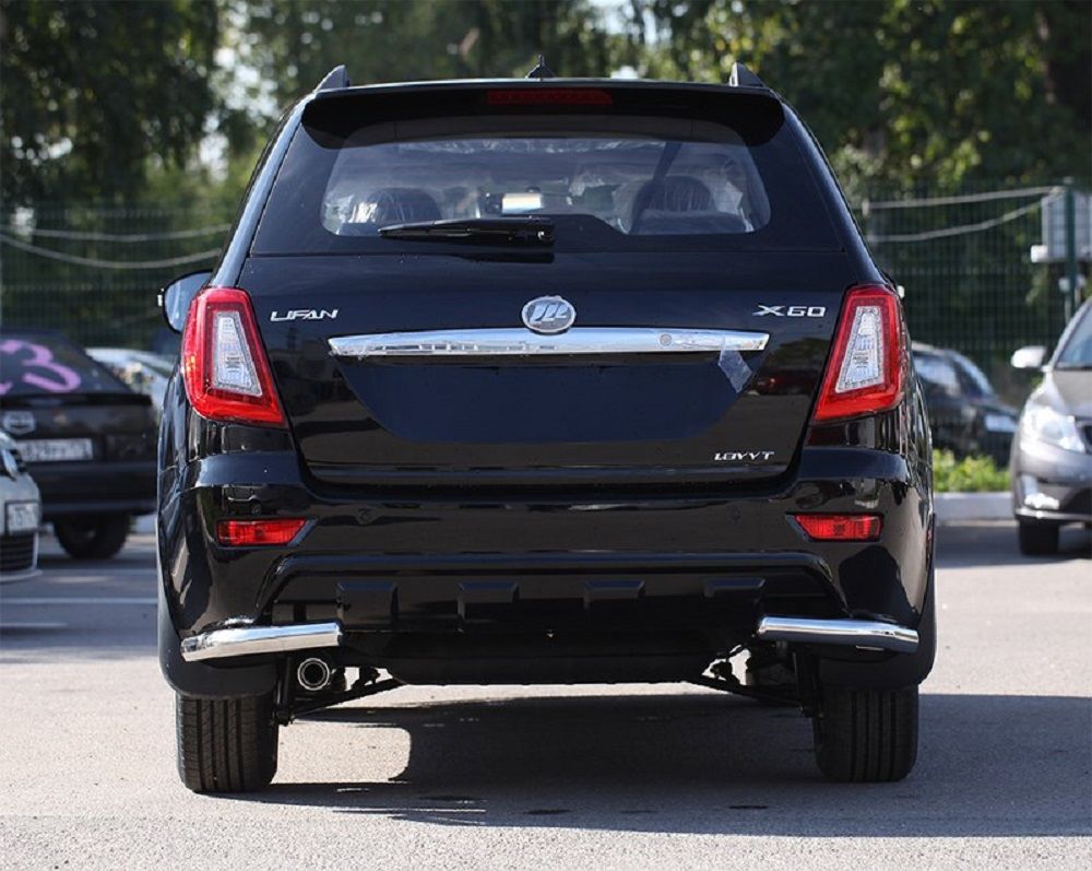 Защита заднего бампера Rival, для Lifan X60 2012-2016, d57 уголки+комплект крепежа, 2 штR.3301.012 Защита заднего бампера Rival, для Lifan X60 2012-2016, d57 уголки+комплект крепежа, 2 штR.3301.012Стильное навесное оборудование Rival дополняет внешний вид автомобиля, придавая ему индивидуальность, позволяет защитить кузов и лакокрасочное покрытие от повреждений при столкновении во время парковки или во время движения в плотном потоке автомобилей.- Использование высококачественной нержавеющей стали(марка AISI 304, толщина стенки 1,5 мм) обеспечивает долговечную эксплуатацию. - Гарантия на сквозную коррозию и на целостность сварных швов - 5 лет.- Использование электроплазменной полировки позволяет добиться качественной равномерной зеркальной поверхности.- Установка в штатные места крепления не требует сверления и дополнительной доработки автомобиля.- Сохранение дорожного просвета (клиренса).- Возможность регулировки навесного оборудования при установке на автомобиле.- Продукт сертифицирован – нет проблем с постановкой на учет.- Производство на высокоточном оборудовании позволяет изготовить индивидуальный продукт с высокой точностью повторения геометрии автомобиля.- В комплекте крепеж и инструкция по установке.Совместимость с дополнительным оборудованием и аксессуарами Rival и с большинством оригинальных аксессуаров.