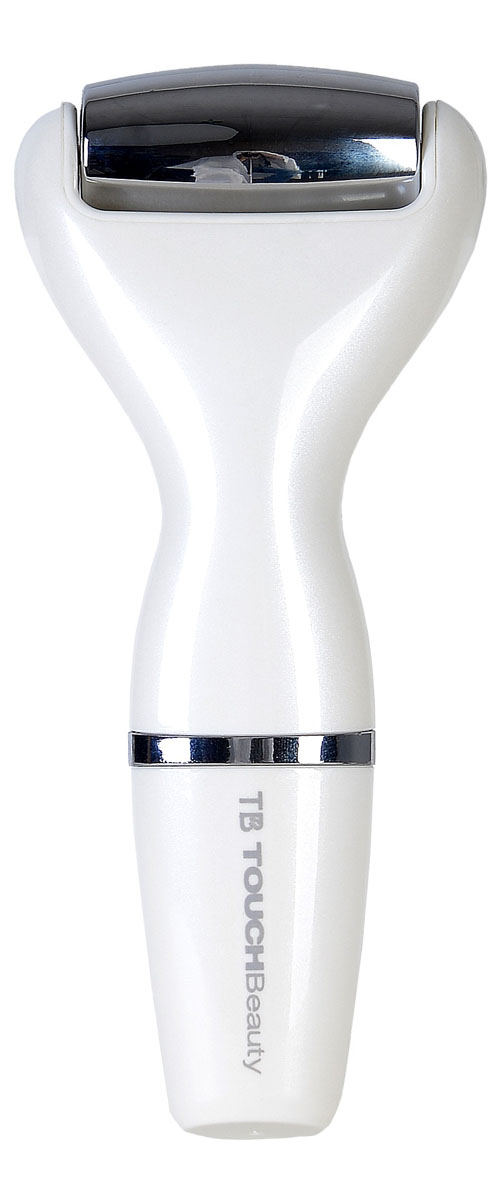 Touchbeauty Прибор для омоложения кожи TB-1587TB-1587 Touchbeauty Прибор для омоложения кожи TB-1587TB-1587Прибор для омоложения кожи лица (микротоковый лифтинг) применяется для массажа кожи лица и всего тела. Продвинутая микротоковая технология позволяет уменьшить тонкие морщины и повысить эластичность кожи, уменьшить отечность, нормализовать работу сальных желез, устранить темные круги. Высокочастотная вибрация поможет увеличить проникновение питательных веществ вглубь кожи, усиливая их эффективность. Рекомендуется для коррекции возрастных изменений кожи и позволяет осуществить в домашних условиях профессиональный уход. Регулярное выполнение простых и не занимающих много времени процедур позволит многократно повысить упругость кожи, восстановить эластичность и тугор, улучшить цвет лица и разгладить морщины. Для активации прибора удерживайте корпус прибора и убедитесь, что Ваши пальцы находятся в контакте с датчиком. Приложите ролик к коже, после чего прибор автоматически начнет работу, производя вибрации. Плавно проводите роликом по линии от челюсти до скул, затем мягко ведите массажером от уголков рта к уху. Для массажа шеи проводите роликом от плеч до подбородка. Работает от 2х батареек ААА (в комплект не входят)