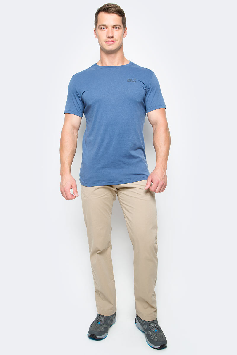 Футболка мужская Jack Wolfskin Essential T M, цвет: синий. 1805781-1588. Размер M (46)1805781-1588 Футболка мужская Jack Wolfskin Essential T M, цвет: синий. 1805781-1588. Размер M (46)1805781-1588Футболка мужская Essential T M изготовлена из полиэстера и органического хлопка. Ткань легкая и мягкая, быстро сохнет, приятная на ощупь и очень прочная. Модель имеет круглый вырез горловины и короткие стандартные рукава. Футболка дополнена логотипом бренда. В такой футболке вам будет комфортно весь день, она универсальна и подходит для повседневной жизни так же хорошо, как и для активного отдыха на природе.
