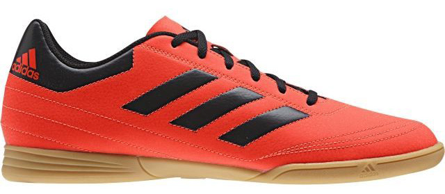 Кроссовки для футзала мужские Adidas Goletto Vi In, цвет: красный, черный. S77227. Размер 10 (43)S77227 Кроссовки для футзала мужские Adidas Goletto Vi In, цвет: красный, черный. S77227. Размер 10 (43)S77227Кроссовки для зала от всемирно известного спортивного бренда adidas выполнены из качественного синтетического материала. Модель оформлена фирменными нашивками и надписями. Шнурки надежно зафиксируют модель на ноге. Внутренняя поверхность из текстиля комфортна при движении. Подошва изготовлена из высококачественной резины.