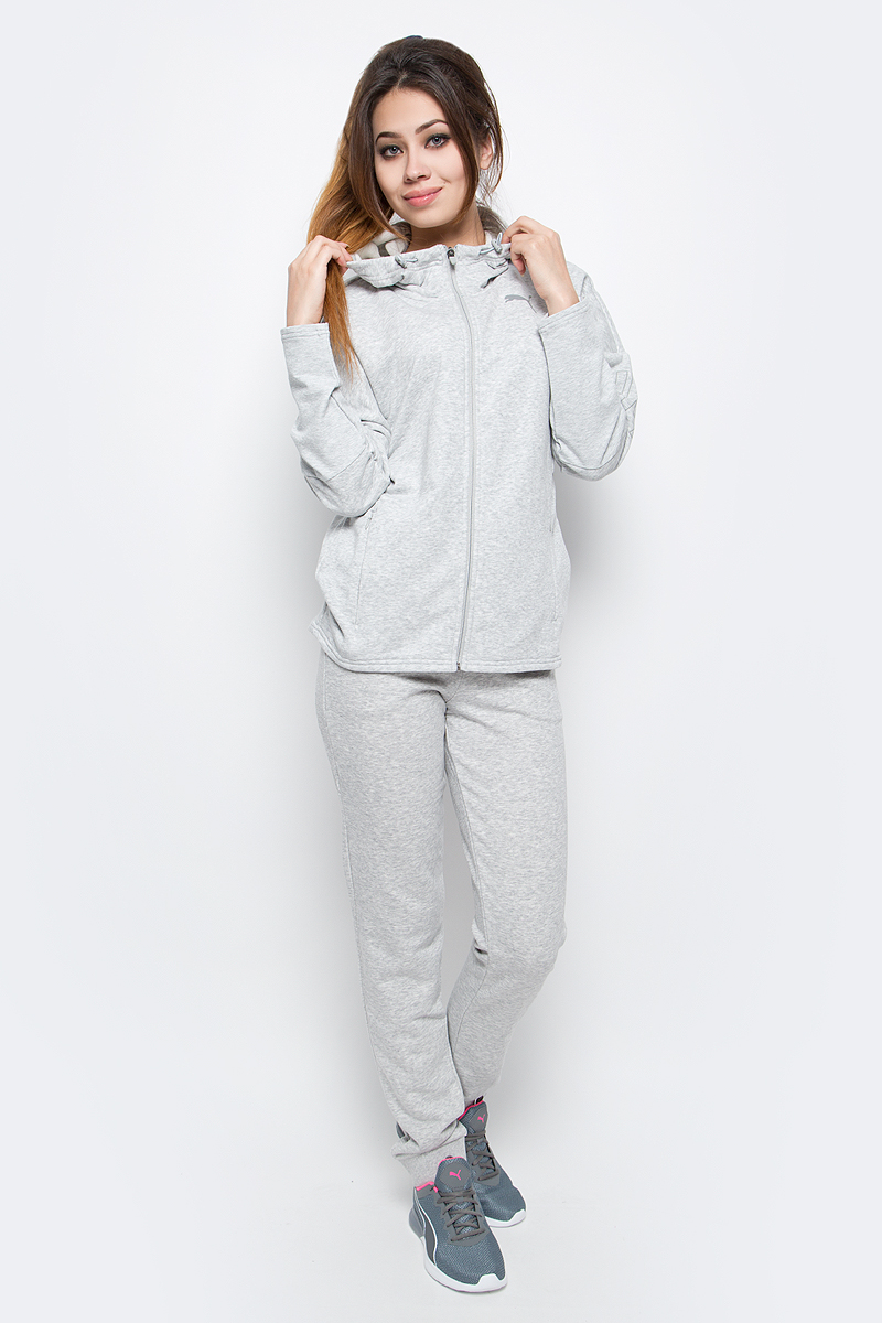 Худи женское Puma Swagger Jkt W, цвет: серый. 59074904. Размер XXS (38/40)59074904 Худи женское Puma Swagger Jkt W, цвет: серый. 59074904. Размер XXS (38/40)59074904Удобное женское худи Swagger Jkt W изготовлено из хлопка с добавлением полиэстера. На ткань нанесена финальная влагоотводящая обработка на биологической основе. Модель имеет длинные рукава с приспущенными плечевыми швами, застежку-молнию и удлиненный силуэт. Благодаря свободному крою модель отлично подойдет на каждый день. Капюшон снабжен затягивающимися шнурами со стопперами. Ворот и внутренние швы капюшона отделаны тесьмой из светоотражающего материала с фирменной символикой. В зоне подмышек имеются вставки из сетчатого материала. Удлиненная задняя округлая кромка прикрывает поясницу. Модель имеет потайные карманы на молнии. Худи декорировано серебристой светоотражающей надписью PUMA на левом рукаве и логотипом PUMA.