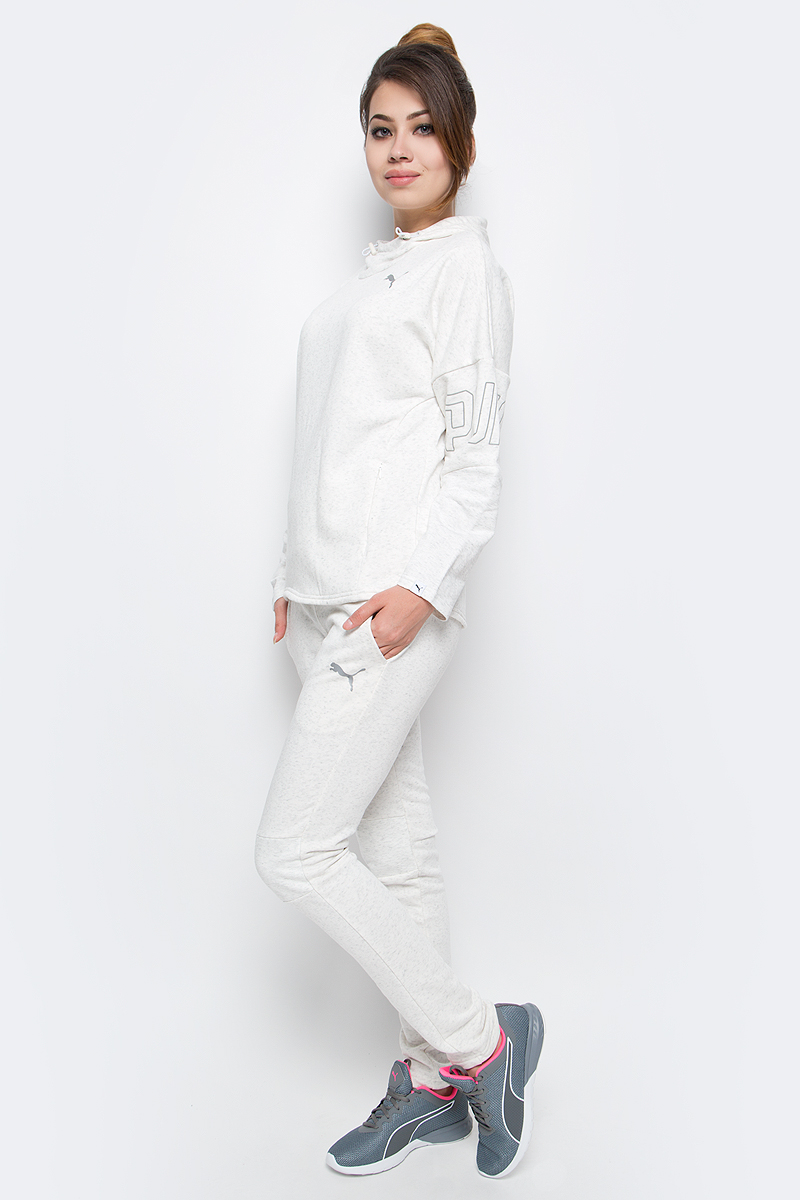 Брюки спортивные женские Puma Swagger Pants W, цвет: светло-бежевый. 590750_02. Размер XS (40/42)590750_02 Брюки спортивные женские Puma Swagger Pants W, цвет: светло-бежевый. 590750_02. Размер XS (40/42)590750_02Женские спортивные брюки Swagger Pants W выполнены из хлопка с добавлением полиэстера. Модель имеет пояс с внутренней утяжкой, благодаря чему хорошо садится на талию. Для удобства предусмотрены боковые карманы с сетчатой подкладкой. На коленях также имеется сетчатая вставка. Брюки декорированы логотипом PUMA из светоотражающего материала, нанесенным методом термопечати. Изделие имеет стандартную посадку.