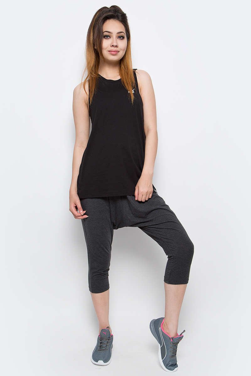Брюки для танцев женские Puma Dancer Drapey 3/4 Pant, цвет: антрацитовый. 51457302. Размер S (42/44)51457302 Брюки для танцев женские Puma Dancer Drapey 3/4 Pant, цвет: антрацитовый. 51457302. Размер S (42/44)51457302Женские спортивные брюки Dancer Drapey 3/4 Pant изготовлены из необыкновенно приятного на ощупь материала с легким начесом. Высокофункциональная технология dryCELL отводит влагу, поддерживает тело сухим и гарантирует комфорт во время активных тренировок и занятий спортом. Благодаря свободному покрою они не стесняют движений. Такие брюки можно использовать в многослойном комплекте одежды. Дополнительные удобства создает широкий стильный пояс, который можно завернуть, и карман на поясе для хранения мелочей. Брюки декорированы логотипом PUMA.
