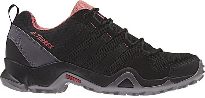 Кроссовки трекинговые женские Adidas Terrex Ax2r W, цвет: черный, серый. BB4622. Размер 6 (38)BB4622 Кроссовки трекинговые женские Adidas Terrex Ax2r W, цвет: черный, серый. BB4622. Размер 6 (38)BB4622Женские универсальные кроссовки Terrex Ax2r W от Adidas созданы для активного отдыха. Эти низкие кроссовки изготовлены с использованием меньшего количества материалов для большей легкости. Верх из дышащей ткани быстро сохнет. Мягкая промежуточная подошва из ЭВА для оптимальной амортизации. Легкий верх из функциональной сетки и текстиля для дополнительной прочности. Литая стелька для более удобной посадки. Легкая упругая промежуточная подошва из ЭВА сохраняет свои свойства в течение длительного времени. Удобная текстильная подкладка обеспечивает ногам комфорт. Резиновая подошва TRAXION с глубоким протектором обеспечивает отличное сцепление с каменистой поверхностью.