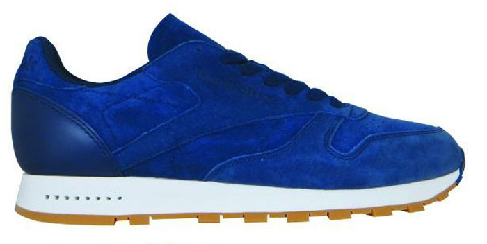 Кроссовки мужские Reebok Cl Leather Sg, цвет: темно-синий. BD6015. Размер 11 (45)BD6015 Кроссовки мужские Reebok Cl Leather Sg, цвет: темно-синий. BD6015. Размер 11 (45)BD6015Классический стиль в этом сезоне становится особенно актуальным. Представляем обновленную версию легендарной модели Classic Leather. Верх из мягкого нубука и оригинальная подошва отлично дополняют узнаваемый лаконичный силуэт.Идеальны для создания непринужденного образа на каждый день.Классический низкий дизайн для свободы движений в области щиколотки. Промежуточная подошва из ЭВА для амортизации. Подошва из ненаполненной резины в ретро-стиле обеспечивает отличное сцепление. Лаконичный дизайн в новых цветах сезона.