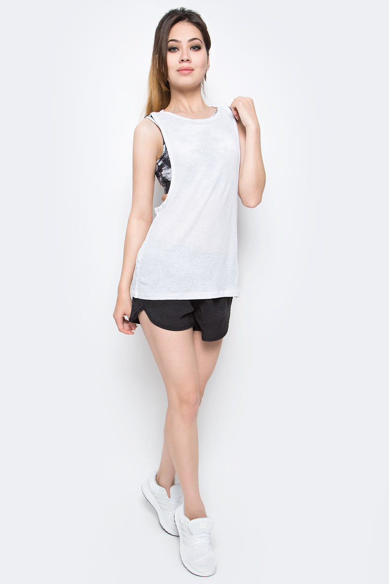 Шорты для бега женские Puma Nightcat Short W, цвет: черный. 51508101. Размер S (42/44)51508101 Шорты для бега женские Puma Nightcat Short W, цвет: черный. 51508101. Размер S (42/44)51508101Легкие спортивные шорты Nightcat Short W изготовлены с использованием высокофункциональной технологии dryCELL, которая отводит влагу, поддерживает тело сухим и гарантирует комфорт во время активных тренировок и занятий спортом. Ткань изделия очень легкая, прекрасно растягивается и держит форму. Сплошной набивной рисунок модной в сезоне тематики нанесен с применением светоотражающего материала. Также имеются дополнительные декоративные детали из светоотражающего материала, благодаря чему вас хорошо видно с любого ракурса в темное время суток. Вшитые трусы создают дополнительное удобство. Вставки из сетчатого материала обеспечивают отличную вентиляцию и комфорт. В кармане на молнии с водонепроницаемой подкладкой ваши вещи будут в целости и сохранности.