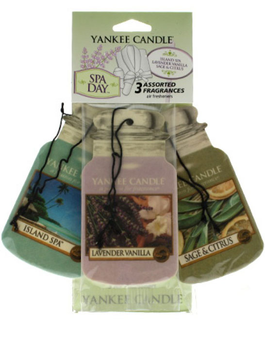 Авто-ароматизатор Yankee Candle День спа, сухой, 3 шт1159970E Авто-ароматизатор Yankee Candle День спа, сухой, 3 шт1159970EУпаковка содержит 3 аромата ( Спа на острове , Лаванда и ваниль , Шалфей и цитрус ). Ароматизатор от самого известного производителя ароматов для дома в мире , Yankee Candle , прекрасно ароматизирует маленькие пространства, при этом не обладая навязчивым запахом, от которого нужно будет проветривать ваш автомобиль . Срок службы каждого ароматизатора до 30 дней.