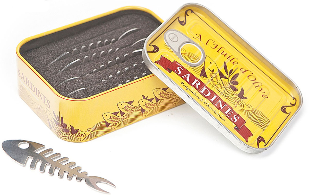 Шпажки для закусок Balvi Sardines, цвет: серый металлик, 6 шт25187 Шпажки для закусок Balvi Sardines, цвет: серый металлик, 6 шт25187Шпажки для закусок Sardines, выполненные в виде маленького скелета рыбки, помогут красиво оформить стол. Шпажки изготовлены из нержавеющей стали, что делает их весьма долговечными. Они идут в комплекте с металлической коробкой, напоминающей консервную банку. В ней вы можете хранить шпажки и быть уверенными, что они не потеряются на кухне среди прочих кухонных принадлежностей.- Уникальный дизайн шпажек в виде скелета маленькой рыбки.- Шпажки изготовлены из нержавеющей стали.- Шпажки идут в комплекте со специальной металлической коробочкой для хранения.