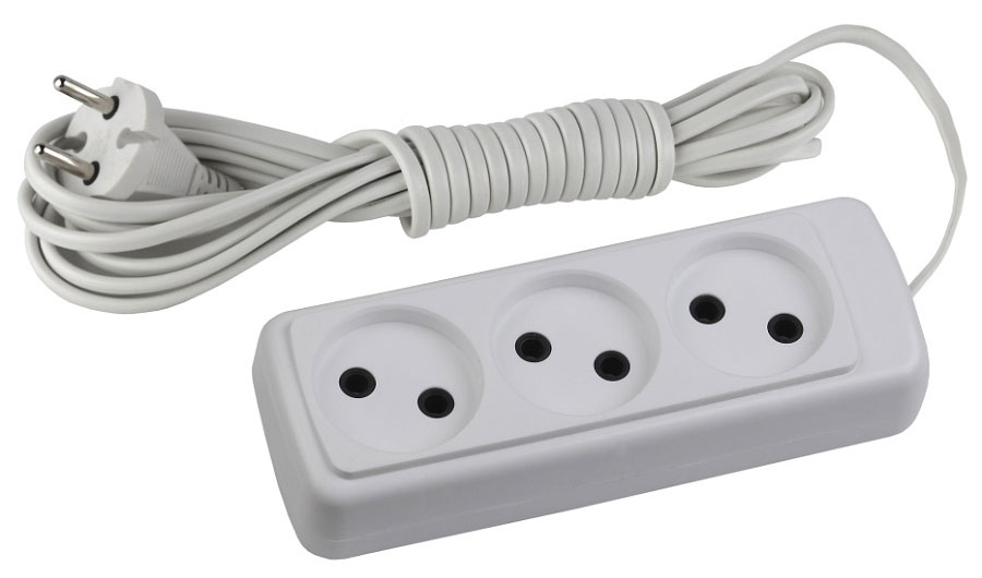 ЭРА UX-3-3m, White удлинительUX-3-3m ЭРА UX-3-3m, White удлинительUX-3-3mЭРА UX-3-3m - защитный сетевой фильтр без заземления на 3 розетки. С помощью ЭРА UX-3-3m вы застрахуете себя от таких неприятностей, как выход техники из строя, повреждение проводки в квартире и даже пожар вследствие скачка напряжения в сети. Весь удар примет на себя предохранитель сетевого фильтра. Значение максимального тока нагрузки составляет 6А. Необходимо также отметить, что силовой кабель и все контакты розетки выполнены из меди, что предотвращает окисление, нагревание и обеспечивает более устойчивую проводимость, чем алюминий.