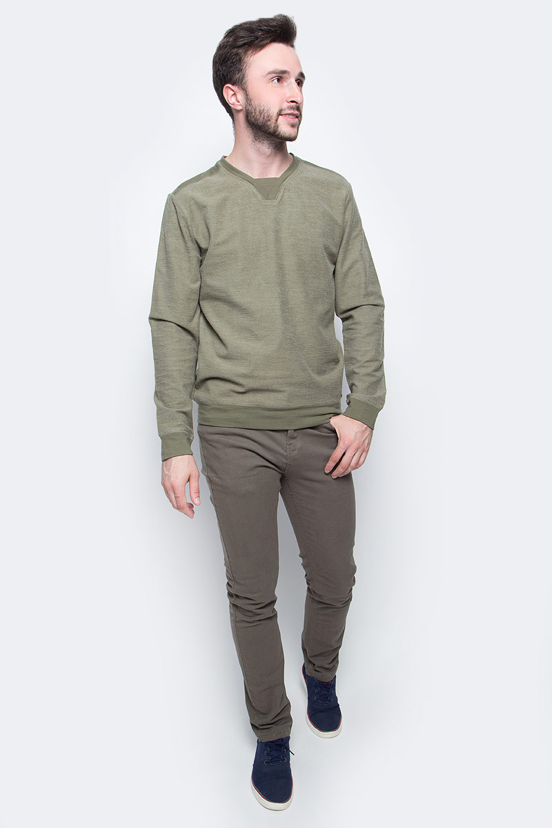 Джемпер мужской Sela, цвет: сероватый хаки. St-213/065-7350. Размер L (50)St-213/065-7350 Джемпер мужской Sela, цвет: сероватый хаки. St-213/065-7350. Размер L (50)St-213/065-7350Стильный мужской джемпер Sela изготовлен из хлопка с добавлением полиэстера и эластана. Модель полуприлегающего силуэта имеет вырез горловины нестандартной формы и длинные рукава. Джемпер выполнен в однотонном дизайне.