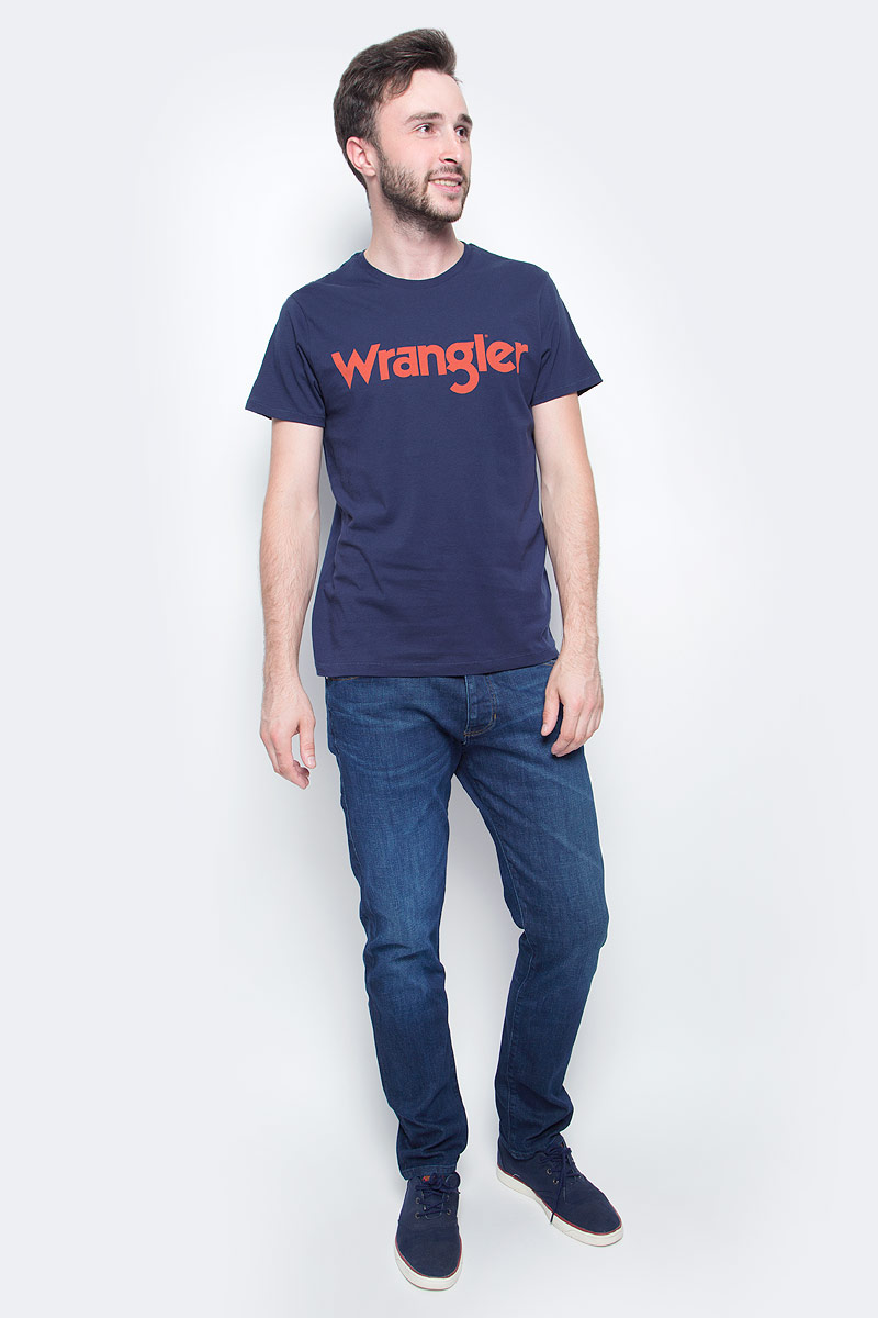 Футболка мужская Wrangler, цвет: синий. W7A86D335. Размер S (46)W7A86D335 Футболка мужская Wrangler, цвет: синий. W7A86D335. Размер S (46)W7A86D335Футболка Wrangler изготовлена из натурального хлопка. Модель выполнена с круглой горловиной и короткими рукавами. Изделие оформлено принтовой надписью в виде названия бренда.
