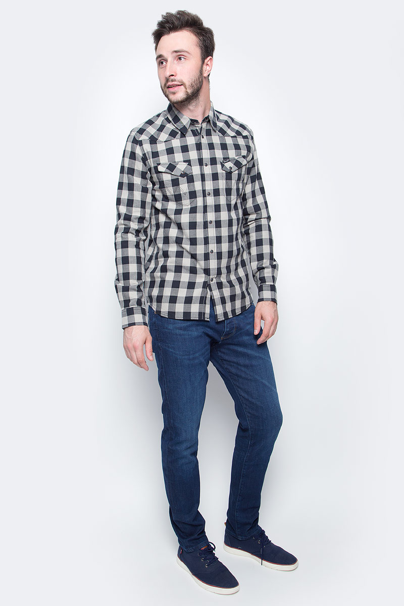 Джинсы мужские Wrangler, цвет: синий. W16ECJ027. Размер 31-34 (46/48-34)W16ECJ027 Джинсы мужские Wrangler, цвет: синий. W16ECJ027. Размер 31-34 (46/48-34)W16ECJ027Классические мужские джинсы изготовлены на основе хлопка. Джинсы застегиваются на пуговицу в поясе и ширинку на застежке-молнии, дополнены шлевками для ремня. Спереди модель дополнена двумя втачными карманами, одним маленьким накладным, а сзади - двумя накладными карманами. Изделие дополнено декоративными потертостями.