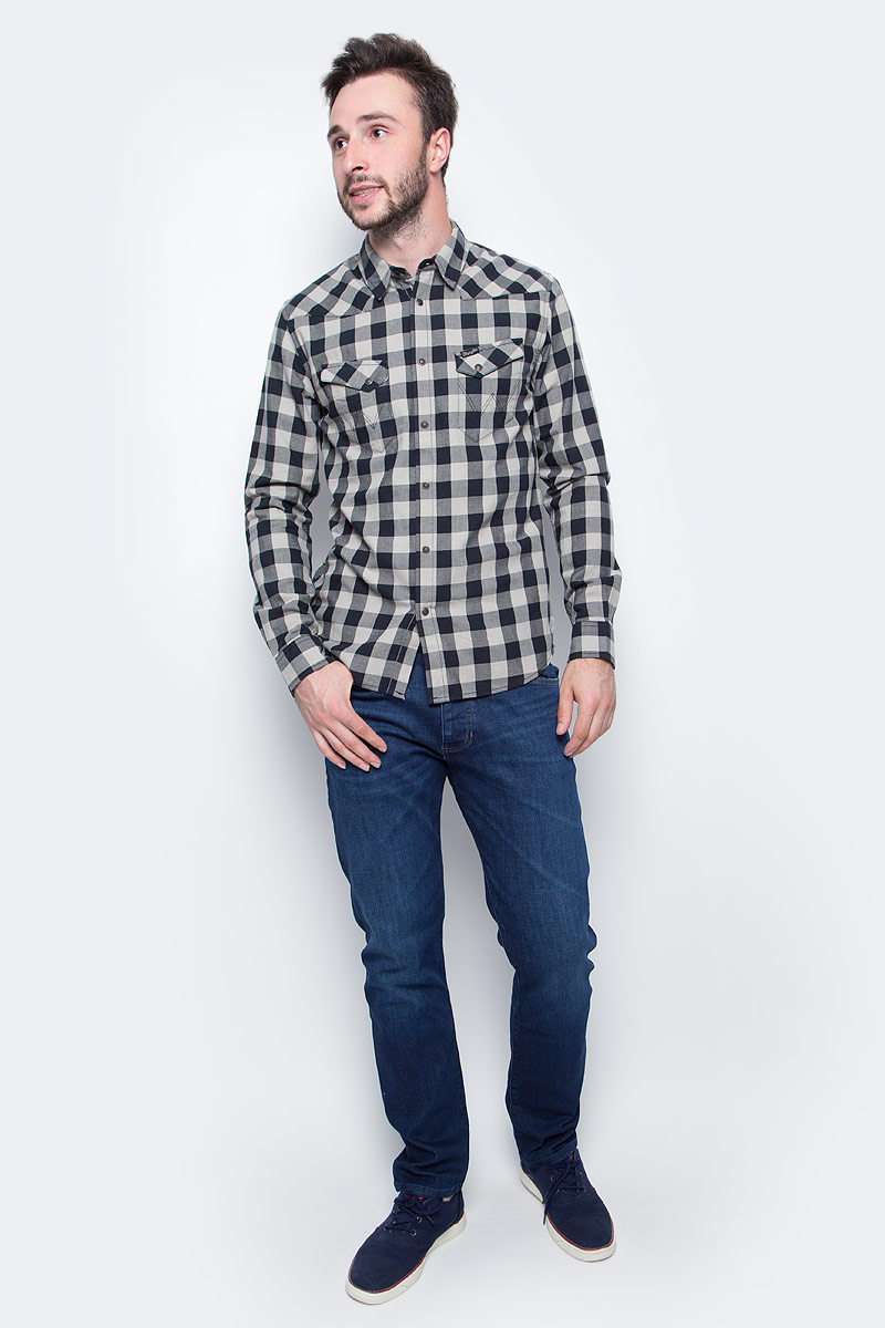 Рубашка мужская Wrangler, цвет: черный, белый. W57164B01. Размер M (48)W57164B01 Рубашка мужская Wrangler, цвет: черный, белый. W57164B01. Размер M (48)W57164B01Мужская рубашка Wrangler с длинными рукавами и отложным воротником выполнена из качественного хлопка. Изделие застегивается на кнопки, имеются нагрудные накладные карманы. Манжеты рукавов дополнены застежками-кнопками, низ изделия закруглен.