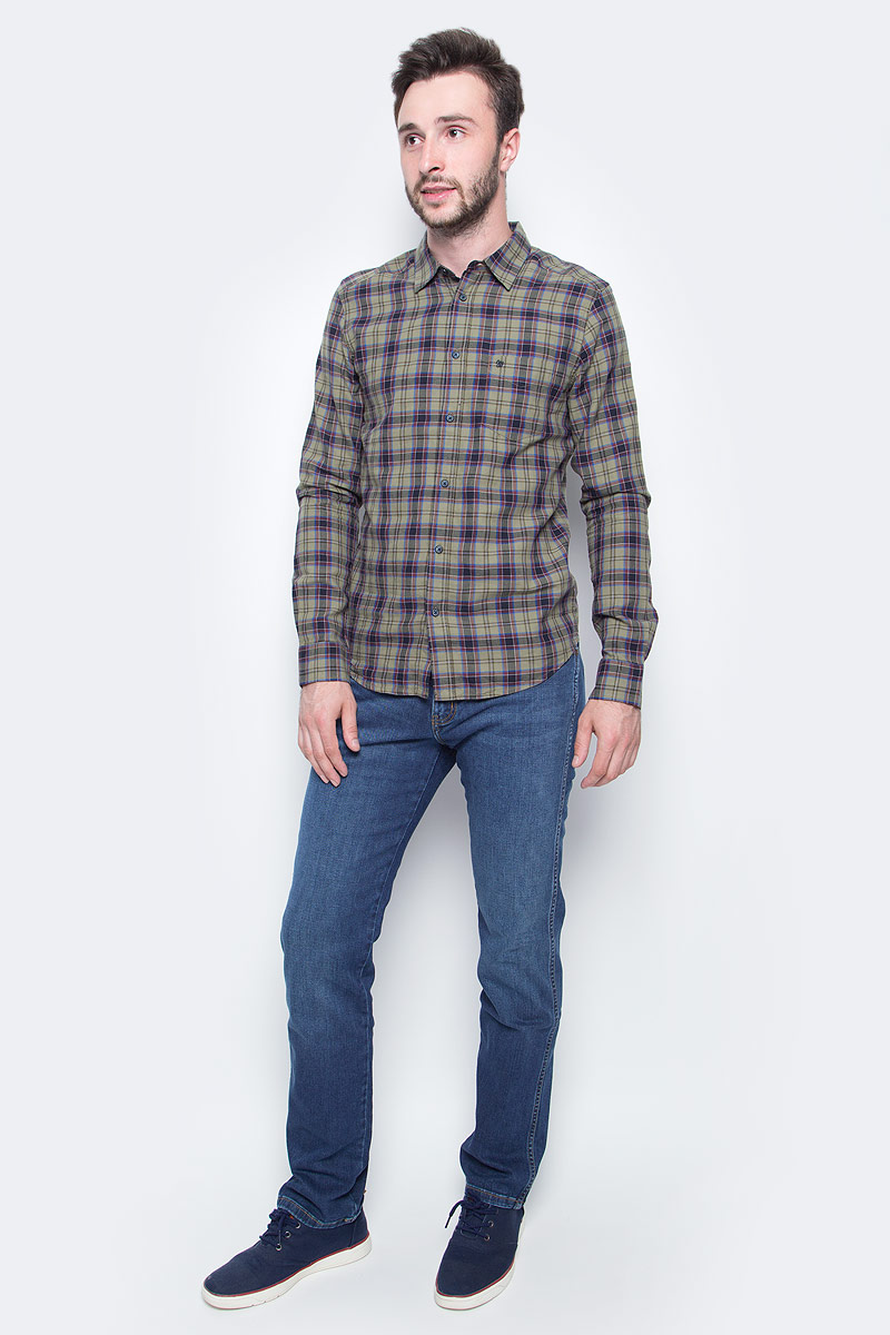 Джинсы мужские Wrangler, цвет: синий. W12O3339E. Размер 40-34 (56-34)W12O3339E Джинсы мужские Wrangler, цвет: синий. W12O3339E. Размер 40-34 (56-34)W12O3339EКлассические мужские джинсы изготовлены на основе хлопка. Джинсы застегиваются на пуговицу в поясе и ширинку на застежке-молнии, дополнены шлевками для ремня. Спереди модель дополнена двумя втачными карманами, одним маленьким накладным, а сзади - двумя накладными карманами.