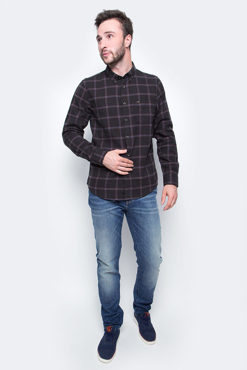 Рубашка мужская Lee, цвет: черный. L880DC01. Размер M (48)L880DC01 Рубашка мужская Lee, цвет: черный. L880DC01. Размер M (48)L880DC01Мужская рубашка Lee, выполнена из натурального хлопка. Модель с отложным воротником и длинными рукавами застегивается на пуговицы по всей длине. Изделие оформлено принтом в клетку.