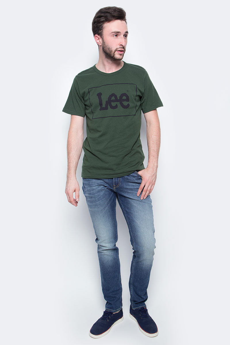 Джинсы мужские Lee, цвет: синий. L701DXEN. Размер 29-32 (44/46-32)L701DXEN Джинсы мужские Lee, цвет: синий. L701DXEN. Размер 29-32 (44/46-32)L701DXENМужские джинсы Lee выполнены из натурального хлопка с дабавлением эластана. Прямые джинсы классической посадки застегиваются на пуговицу в поясе и ширинку на застежке-молнии, имеются шлевки для ремня. Джинсы имеют классический пятикарманный крой: спереди модель дополнена двумя втачными карманами и одним маленьким накладным кармашком, а сзади - двумя накладными карманами.