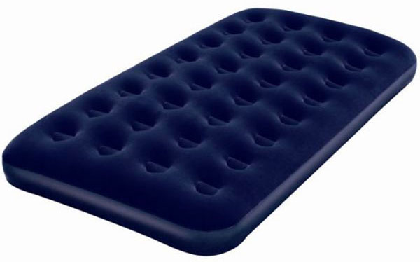 Bestway Матрас надувной Twin, 188 х 99 х 22 см67471 Bestway Матрас надувной Twin, 188 х 99 х 22 см67471Матрас надувной Bestway Twin выполнен из прочного винила с комфортным флоковым покрытием. Отлично подходит для использования в помещении и на улице. Матрас быстро надувается (110 секунд) и сдувается через завинчивающиеся воздушные клапаны. Надувается при помощи электрического насоса, работающего от сети 220В (входит в комплект).В комплект входит ремонтная заплата и сумка для переноски и хранения.