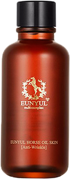 Eunyul Тоник с лошадиным маслом, 125 мл8809435401862 Eunyul Тоник с лошадиным маслом, 125 мл8809435401862Eunyul Horse Oil Woman Skin – тонер на основе лошадиного масла. Подходит для любого типа, но особенно рекомендуется для сухой, склонной к шелушению и увядающей кожи. Предназначен для использования сразу после умывания, способствует глубокому увлажнению, питанию и восстановлению кожи, оберегает ее от появления шелушений, чувства стянутости и зуда. Состав лошадиного жира близок к человеческому жиру, поэтому он быстро впитывается и хорошо воспринимается кожей и оказывает на нее благоприятное воздействие. Сразу при нанесении тонер увлажняет кожу, устраняет шелушения, питает и смягчает. При регулярном применении улучшает обмен веществ и значительно ускоряет процесс обновления клеток кожи. Оказывает стимулирующее действие на выработку коллагена, благодаря чему кожа становится более упругой и эластичной, разглаживаются морщины, осветляется пигментация.