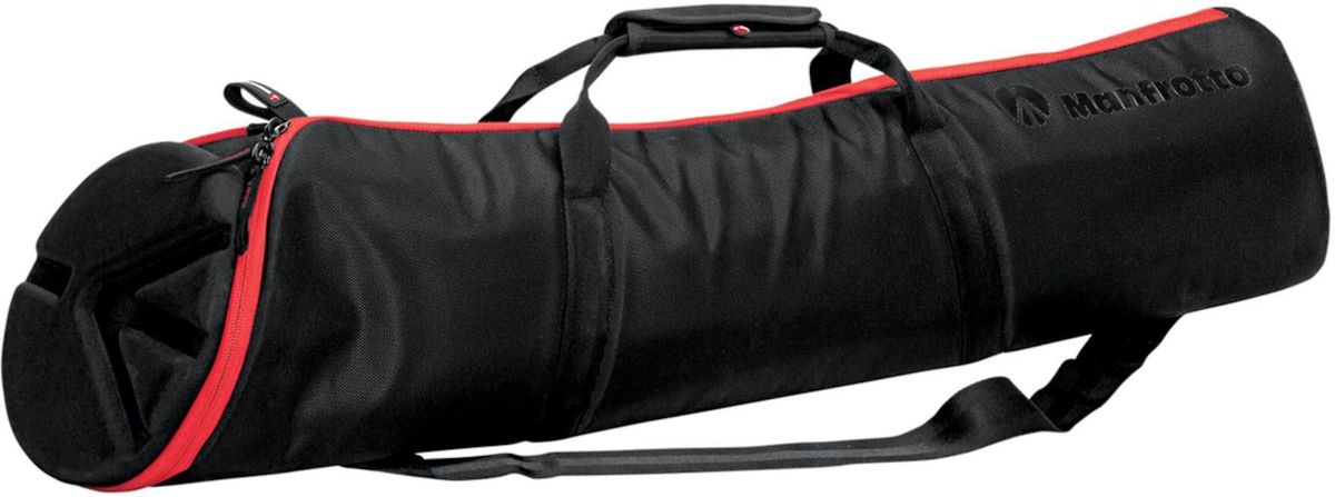 Manfrotto MBAG90PN, Black чехол для штативаMB MBAG90PN Manfrotto MBAG90PN, Black чехол для штативаMB MBAG90PNMBAG90PN — это сумка с прокладкой, созданная для защиты штатива с установленной на него головкой. Она имеет следующие отличия:• Асимметрично-коническая форма позволяет хранить штатив с присоединенной головкой. Ноги штатива удобно помещаются в более узкой стороне сумки.• Основная молния идет по всей длине сумки, огибая кольцом ее верхнюю часть, чтобы вы могли легко открыть и взять свой штатив.• Термоформированная прокладка защищает головку штатива при транспортировке.• Внутренная карман для аксессуаров, таких как рукоятки панорамирования.• Можно носить на входящем в комплект наплечном ремне, в руке горизонтально за боковую ручку или вертикально за торцевую ручку.