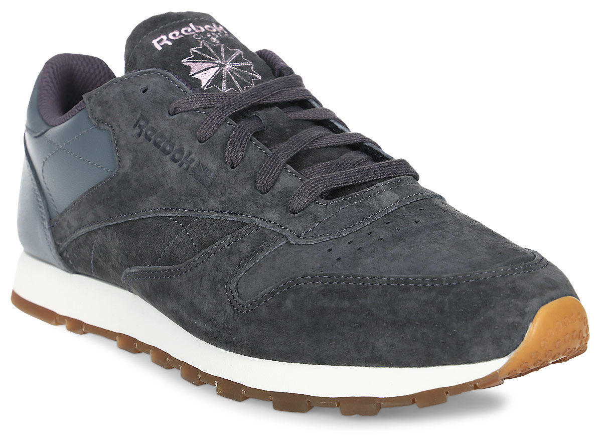 Кроссовки женские Reebok Cl Lthr Eb, цвет: серый. BS5113. Размер 7 (37,5)BS5113 Кроссовки женские Reebok Cl Lthr Eb, цвет: серый. BS5113. Размер 7 (37,5)BS5113Кроссовки Reebok Cl Lthr Eb, выполненные в динамичном и актуальном стиле, идеальны для создания яркого спортивного стиля на каждый день. Кроссовки выполнены из комбинированной натуральной кожи с внутренней отделкой и стелькой из текстиля. Удобная шнуровка надежно фиксирует обувь на ноге, а классический низкий дизайн обеспечивает свободу движений в области щиколотки. Язычок с необработанными краями оформлен вышитым логотипом бренда. Стойкая к истиранию, прочная резиновая подметка гарантирует отличное сцепление с любой поверхностью, а легкая промежуточная подошва из ЭВА - отличную амортизацию.