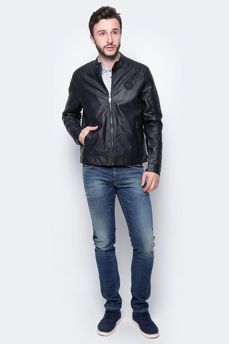 Куртка мужская Baon, цвет: черный. B536533. Размер S (46)B536533_BLACK Куртка мужская Baon, цвет: черный. B536533. Размер S (46)B536533_BLACKМужская куртка Baon выполнена из полиуретана. В качестве подкладки используется полиэстер. Модель с длинными рукавами и воротником-стойкой застегивается на застежку-молнию. Низ рукавов дополнен манжетами на кнопках. Спереди расположено два прорезных кармана на застежке-молнии, а с внутренней стороны - два накладных кармана. Куртка оформлена фирменной нашивкой.