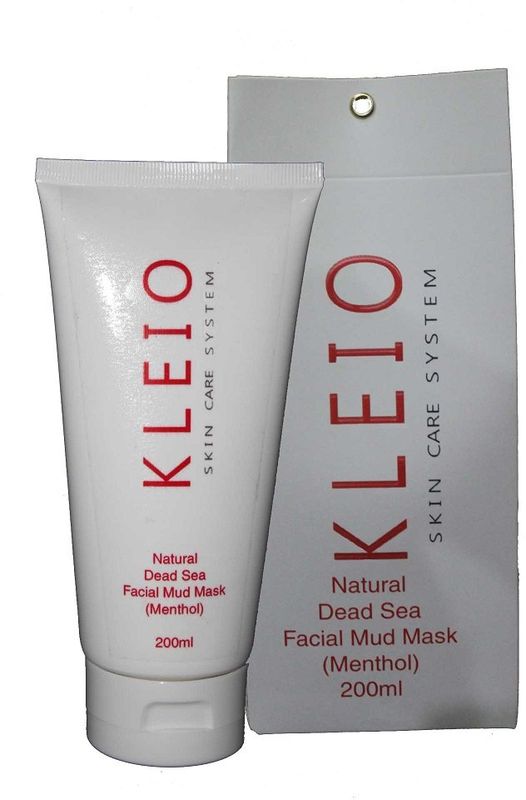 Kleio Природная грязевая маска для лица (ментол) Skin Care System Natural Dead Sea Facial Mud Mask (Menthol), 200 гK04100200 Kleio Природная грязевая маска для лица (ментол) Skin Care System Natural Dead Sea Facial Mud Mask (Menthol), 200 гK04100200Маска для лица с черной грязью Мертвого моря.Применяется всех типов кожи; глубоко и деликатно очищает поры кожи, одновременно питает ее; превосходно освежает и омолаживает; улучшает естественные природные функции кожи; придает гладкость и естественный здоровый вид; оказывает глубокое терапевтическое воздействие; маска на основе натуральной природной черной грязи Мертвого моря и благодаря огромному списку полезных природных компонентов (только одних природных минералов насчитывается около 26 шт.), маска обладает поистине чудесными свойствами; очень экономична и легко наносится на поверхность кожи.