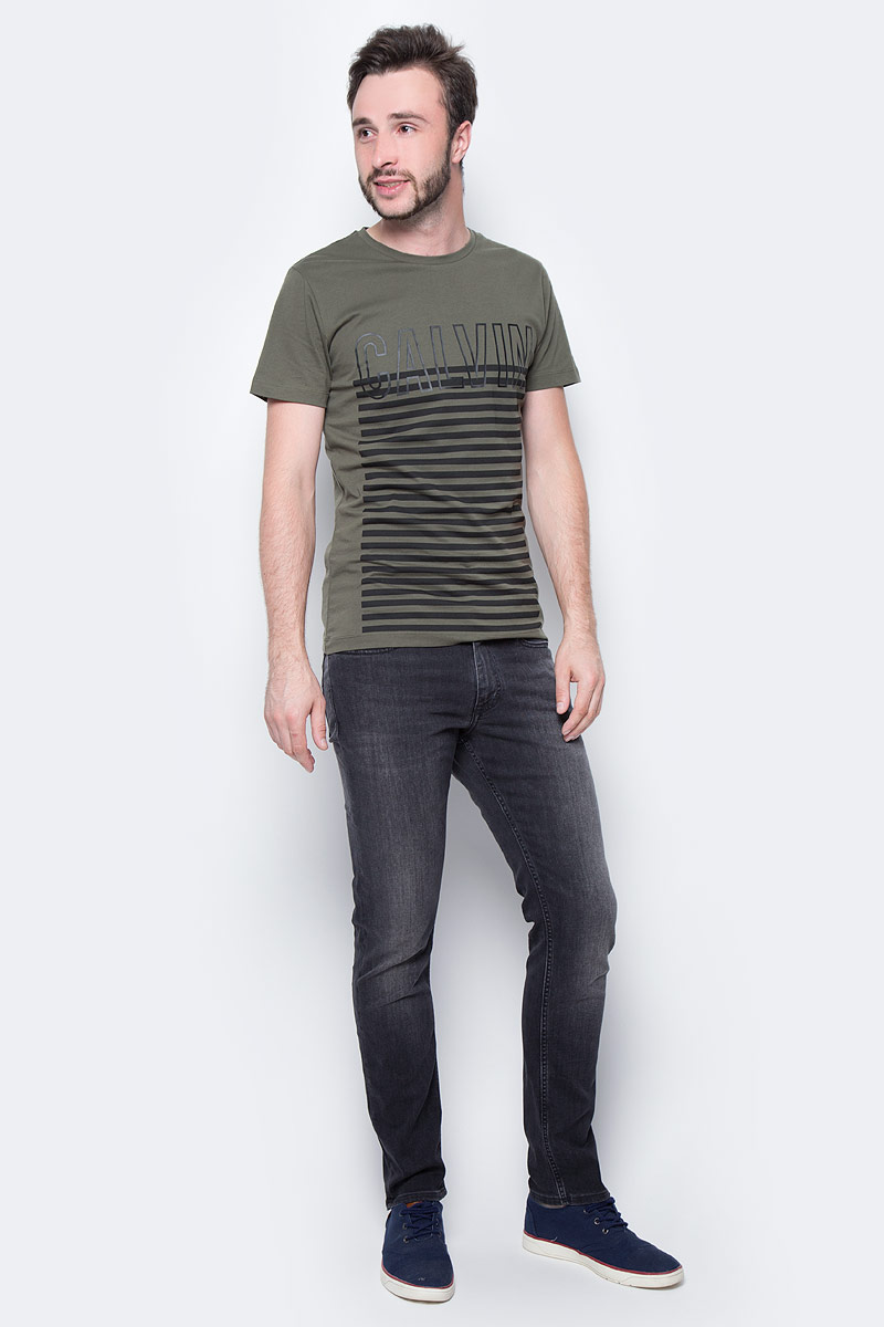 Футболка мужская Calvin Klein Jeans, цвет: зеленый. J30J305542_3660. Размер M (46/48)J30J305542_3660 Футболка мужская Calvin Klein Jeans, цвет: зеленый. J30J305542_3660. Размер M (46/48)J30J305542_3660Мужская футболка Calvin Klein с короткими рукавами и круглым воротником выполнена из натурального хлопка. Изделие дополнено стильным принтом.