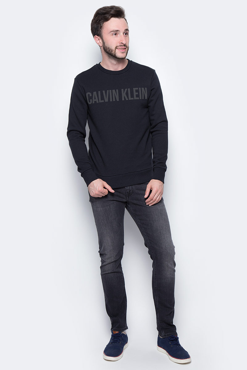 Джемпер мужской Calvin Klein Jeans, цвет: черный. J30J305608_0990. Размер XXL (52/54)J30J305608_0990 Джемпер мужской Calvin Klein Jeans, цвет: черный. J30J305608_0990. Размер XXL (52/54)J30J305608_0990Джемпер Calvin Klein выполнен из 100% хлопка. Модель имеет круглый вырез горловины и длинные стандартные рукава. Манжеты рукавов, низ джемпера и горловина отделаны эластичной резинкой. Модель на груди дополнена надписью с названием бренда.