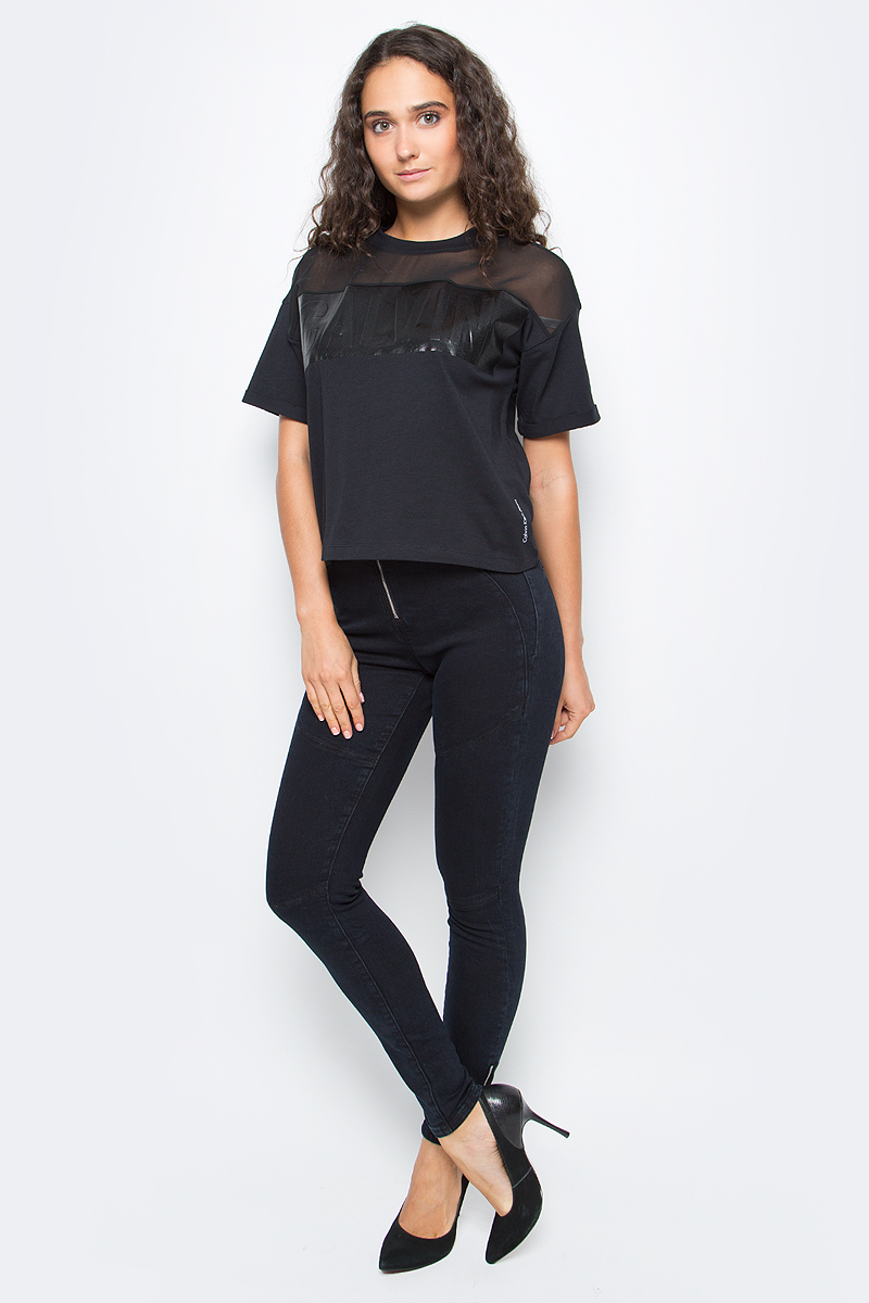 Брюки женские Calvin Klein Jeans, цвет: синий. J20J205778_9133. Размер 25 (36/38)J20J205778_9133 Брюки женские Calvin Klein Jeans, цвет: синий. J20J205778_9133. Размер 25 (36/38)J20J205778_9133Стильные женские брюки Calvin Klein выполнены из хлопка с добавлением эластана. Модель со стандартной посадкой сзади оформлена имитацией карманов. Спереди брюки застегиваются при помощи застежки- молнии и пуговиц. Также модель оснащена шлевками для ремня.