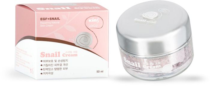 Kims Крем улиточный LO&CO Snail Cream, 50 млKSC Kims Крем улиточный LO&CO Snail Cream, 50 млKSCЭтот многофункциональный для ухода за кожей лица приготовлен на основе секрета улитки с добавлением эпидермального фактора роста, способствующего интенсивной регенерации кожи. Благодаря маслу макадамии, экстрактам тремеллы и риса крем интенсивно увлажняет и питает кожу, защищает от воздействия негативных факторов окружающей среды, вызывающих ее преждевременное старение. При регулярном использовании крема ваша кожа приобретает здоровое сияние, становится более упругой, морщины разглаживаются.