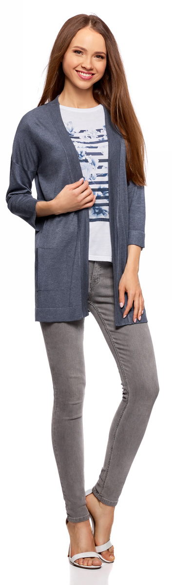 Кардиган женский oodji Collection, цвет: голубой меланж. 73212397B/45904/7400M. Размер XXS (40)73212397B/45904/7400M Кардиган женский oodji Collection, цвет: голубой меланж. 73212397B/45904/7400M. Размер XXS (40)73212397B/45904/7400MЭлегантный удлиненный кардиган oodji без застежки с рукавами 3/4. Невысокий воротник плавно переходит в планку на обеих полочках. Спереди два больших накладных кармана. Манжеты и низ кардигана оформлены широкой трикотажной резинкой, которая хорошо держит форму. Трикотажный кардиган из вискозы с добавлением эластана мягкий, шелковистый и приятный на ощупь. В таком кардигане вам будет уютно и тепло в прохладные дни. Стильный удлиненный кардиган без застежки завершит ваш повседневный или деловой образ. Он хорошо сочетается с джинсами и брюками разного фасона. Под кардиган в зависимости от ситуации и погоды можно надеть футболку, блузку, топ или водолазку. Кардиган будет незаменим в качестве завершающего элемента в тщательно подобранном вами луке. Он быстро займет достойное место в вашем гардеробе и станет одной из ваших излюбленных вещей.