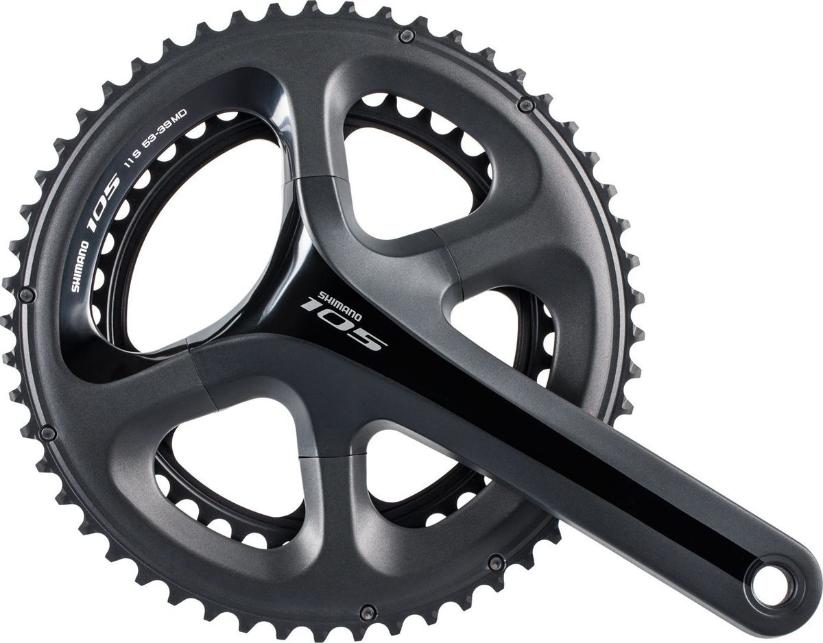 Система шатунов Shimano 105 5800, 11 скоростей, 175 мм, 53/39T, цвет: черныйIFC5800EX39L Система шатунов Shimano 105 5800, 11 скоростей, 175 мм, 53/39T, цвет: черныйIFC5800EX39LСуществует несколько вариантов систем шатунов для новой 105, включая FC-5800, новый четырехрычажный дизайн Hollowtech II, схожий с дизайном актуальных Ultegra и Dura-Ace. Она жестче и легче, чем пятирычажная система, которую она заменила, Shimano усилили конструкцию вокруг передней звездочки для дальнейшего повышения соотношения жесткости и весу. В данной системе шатунов используется один и тот же диаметр окружности болтов для компакт-систем и традиционных двойных систем, следовательно, один шатун подходит под все размеры передних звездочек.