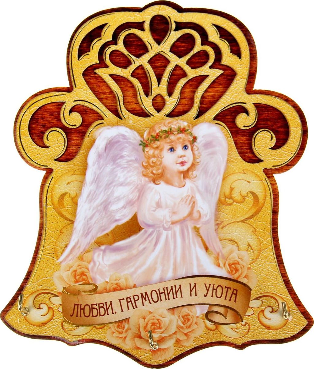 Ключница настенная Любви, гармонии и уюта, 16,4 х 13,8 х 1,7 см1101536 Ключница настенная Любви, гармонии и уюта, 16,4 х 13,8 х 1,7 см1101536Если каждый раз, выходя из дома, вы устраиваете очередной поиск ключей по горячим следам, то вам непременно нужно специальное место для их хранения. Ключница Любви, гармонии и уюта станет полезным и очень красивым приобретением для вашего дома и уникальным подарком. Прикрепите её на удобное место в прихожей, и ваши ключи всегда будут под рукой. Интересное высказывание и оригинальный рисунок эксклюзивного дизайна &mdash яркий и гостеприимный штрих вашего дома. Изделие сделано из фанеры и покрыто ярким печатным принтом. Ключница имеет три надёжных металлических крючка золотистого цвета, на которых удобно разместятся драгоценные ключи. Оригинальная подарочная упаковка становится отличным обрамлением изделия и делает его полноценным подарком по поводу и без.