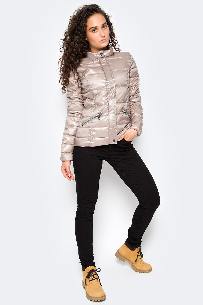Куртка женская Tom Tailor, цвет: серый металлик. 3555005.00.71_1000. Размер XL (50)3555005.00.71_1000 Куртка женская Tom Tailor, цвет: серый металлик. 3555005.00.71_1000. Размер XL (50)3555005.00.71_1000Утепленная стеганая куртка Tom Tailor выполнена из ветрозащитного материала. Модель с длинными рукавами и воротником-стойкой застегивается на молнию и имеет ветрозащитный клапан на кнопках. Спереди куртка дополнена прорезными карманами на молниях.