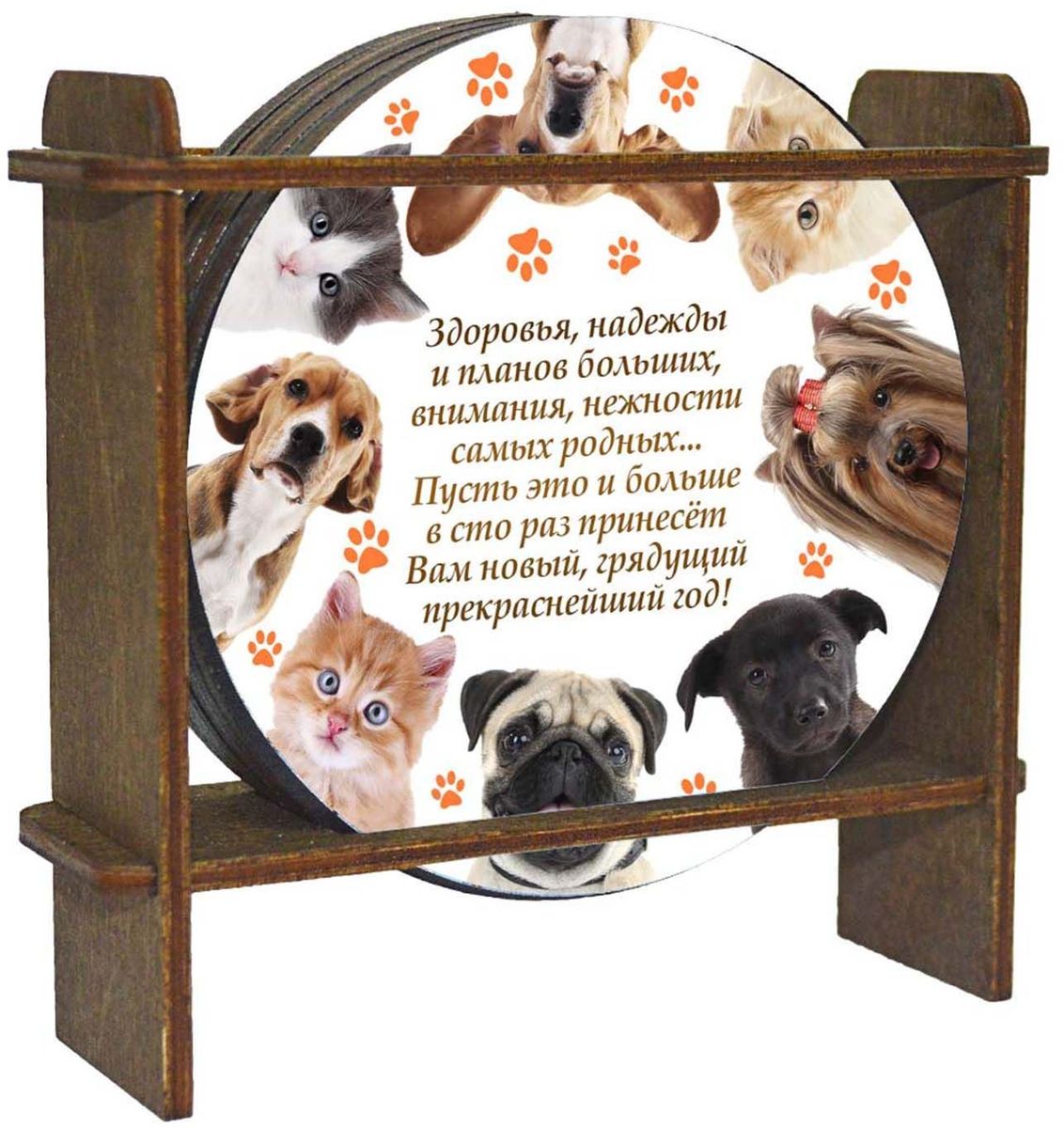 Набор подставок под горячее Sima-land Коллаж. Животные, 5 предметов. 22468252246825 Набор подставок под горячее Sima-land Коллаж. Животные, 5 предметов. 22468252246825Подставки под горячее Sima-land Коллаж. Животные изготовлены из березы с нанесением цветной УФ-печати. В набор входит 4 подставки и держатель. Лицевая поверхность подставок имеет защитный слой, поэтому изделие не выгорает на солнце и не боится влаги. Со временем изображение не потрескается и не потеряет свой внешний вид и форму.Полезный кухонный атрибут с изображением собачки в 2018 году станет как никогда актуальным.Обзаведитесь таким помощником или сделайте подарок близкому человеку. Размер держателя для подставок: 10 х 10 х 2,5 см.
