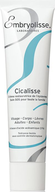 Embryolisse Восстанавливающий крем Сикалис, 40 мл303000 Embryolisse Восстанавливающий крем Сикалис, 40 мл303000Содержит ацексаминовую кислоту (3%)SOS уход для всей семьиЛицо – Тело – ГубыДля взрослых и детейСикалис содержит смесь 3% ацексаминовой кислоты, которая помогает ускорить восстановительные процессы кожи и соль гиалуроновой кислоты, оказывает стимулирующее и увлажняющее действие. Сахара, витамин Е, смесь мягких масел и алоэ вера способствуют питанию и увлажнению.Применение: Крем подходит при ожогах, раздражений после восковой эпиляции, при ранах, ссадинах, царапинах. Не подходит для детей, младше 3х лет. Наносите на чистую сухую кожу по мере необходимости. Можно использовать для лица, тела и губ. Только для наружного применения.