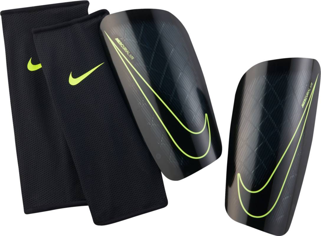 Щитки Nike Mercurial Lite Shin, цвет: черный, размер LSP2086-010 Щитки Nike Mercurial Lite Shin, цвет: черный, размер LSP2086-010Nike Mercurial Lite Shin GuardsФутбольные щитки Nike Mercurial Lite сочетают в себе непревзойденную тонкость, превосходную амортизацию и защиту от ударных нагрузок для оптимальной функциональности, которая соответствует требованиям высокопрофессиональной игры.Низкопрофильная конструкция защищает от трения, не натирая кожу.Анатомическая конструкция повторяет контуры голени для зональной амортизации.К надежному защитному элементу прилегает плотная оболочка из пеноматериала, которая поглощает удары.