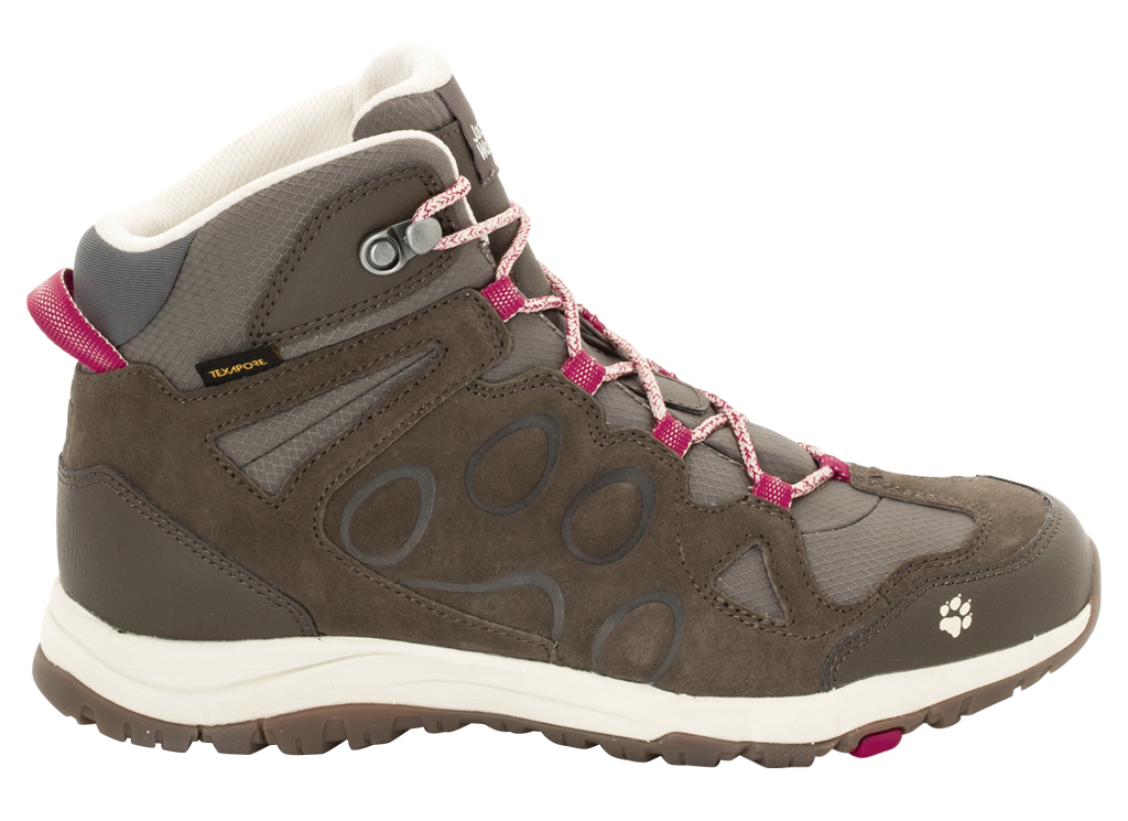 Ботинки трекинговые женские Jack Wolfskin Rocksand Texapore Mid W, цвет: коричневый. 4022371-2501. Размер 8 (41)4022371-2501 Ботинки трекинговые женские Jack Wolfskin Rocksand Texapore Mid W, цвет: коричневый. 4022371-2501. Размер 8 (41)4022371-2501Легкие, водостойкие женские ботинки Jack Wolfskin разработаны для неспешных прогулок с легким рюкзаком и незапланированных вылазок на природу. Модель выполнена из комбинации натуральной замши, кожи и влагонепроницаемого текстиля. Подъем оформлен классической шнуровкой, которая надежно фиксирует обувь на ноге и регулирует объем. Быстросохнущая и дышащая подкладка изготовлена из текстиля. Язычок, препятствующий попаданию грязи внутрь, задник, мысок и промежуточная подошва декорированы символикой бренда. Также задник дополнен ярлычком для более удобного надевания обуви. Благодаря гибкой амортизирующей подошве и удобной посадке этих ботинок, вы сможете с комфортом покорять несложные маршруты, тропы и лесистую местность. В носке ботинка достаточно места, чтобы нога чувствовала себя свободно, а пятка достаточно защищена, чтобы вы не испытывали дискомфорта на неровном грунте. Водонепроницаемая мембрана позволяет ботинкам не бояться луж или внезапных ливней. Гибкая и легкая подошва оснащена рифлением для лучшей сцепки с поверхностью. Практичные ботинки заинтересуют вас с первого взгляда.