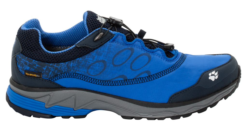 Кроссовки для бега мужские Jack Wolfskin Zenon Track Texapore Low M, цвет: синий. 4026151-1615. Размер 9 (41,5)4026151-1615 Кроссовки для бега мужские Jack Wolfskin Zenon Track Texapore Low M, цвет: синий. 4026151-1615. Размер 9 (41,5)4026151-1615Легкие водостойкие кроссовки для бега по пересеченной местности.Надевайте, регулируйте шнуровку до нужной степени облегания и отправляйтесь в лес! Любители бега по пересеченной местности обязательно оценят кроссовки Zenon Track Texapore Low. Сочетание текстильной ткани и мембраны Texapore делает эти кроссовки легкими, водостойкими и удобными. А система скоростной шнуровки позволяет затянуть кроссовки по размеру одним лишь движением шнурка.Если ваш путь пролегает по гравию, камням или корням деревьев, кроссовки Zenon Track позволят вам чувствовать уверенность в каждом своем шаге. Подошва Wolf Trail обеспечивает нужное соотношение амортизации и устойчивости для такого типа условий местности.