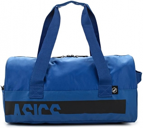 Сумка спортивная Asics Training Gymbag, цвет: синий, 45 л146813-0844 Сумка спортивная Asics Training Gymbag, цвет: синий, 45 л146813-0844Спортивная форма, снаряжение и все, что может потребоваться на тренировке или матче, поместится в одной сумке. Объем основного отделения составляет 45 литров. Сумка выполнена из долговечного и не пропускающего влагу материала, так что ее можно спокойно оставить даже на мокром поле.