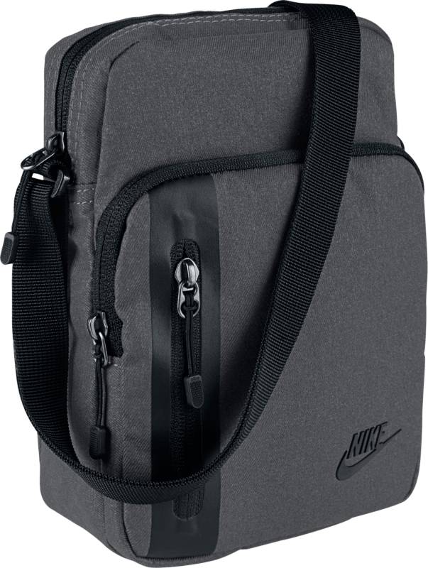 Сумка мужская Nike Core Small Items 3.0, цвет: серый. BA5268-021BA5268-021 Сумка мужская Nike Core Small Items 3.0, цвет: серый. BA5268-021BA5268-021Небольшая, но прочная мужская спортивная сумка Nike Core Small Items 3.0 из прочного полиэстера, включает в себя отделение для экипировки. Передний карман укреплен кантом BemisTape в первоклассном стиле.Тяжелый полиэстер плотностью 600D отличается прочностью.Сумка имеет вместительное основное отделение с вертикальной загрузкой для хранения мелкой экипировки. Регулируемый ремень через плечо для индивидуальной посадки при таком варианте ношения.Размер: 23 х 8 х 15 см.