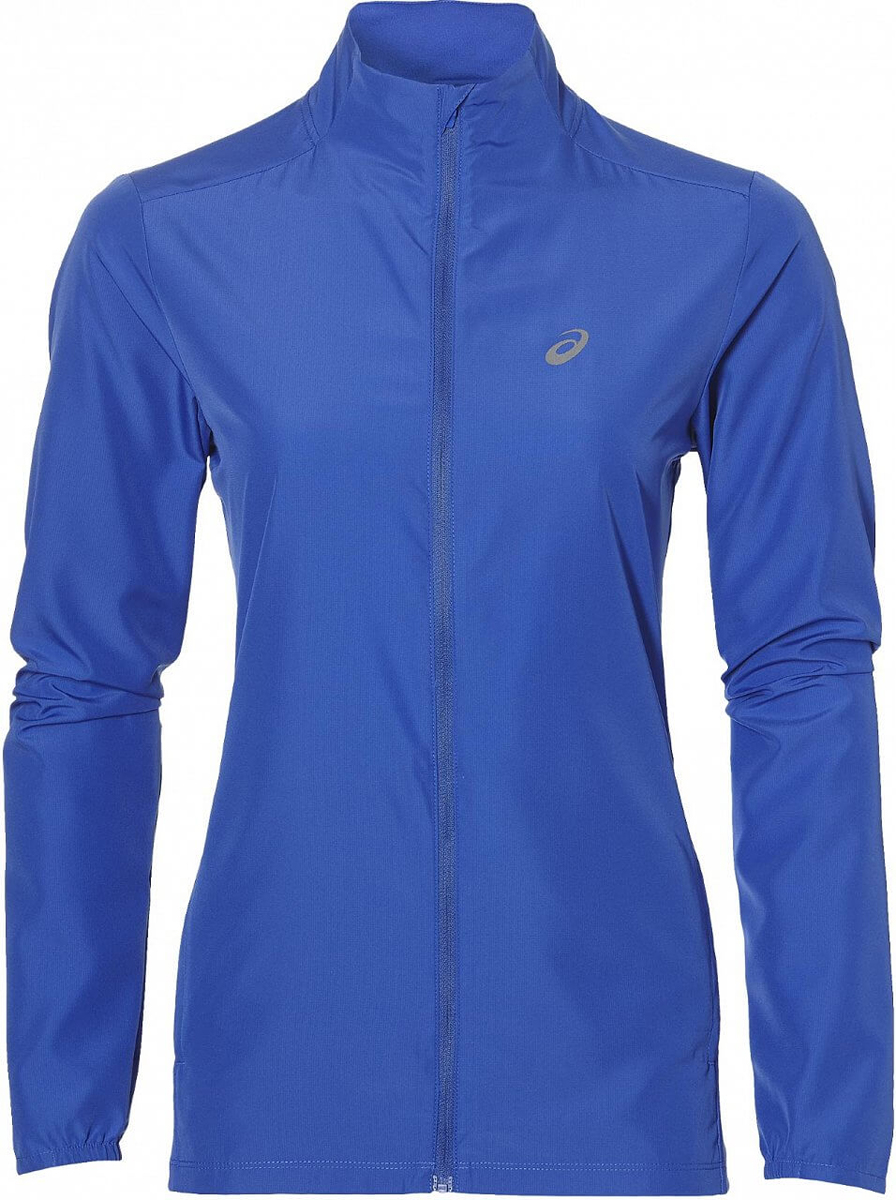 Ветровка для бега женская Asics Jacket, цвет: синий. 134110-8091. Размер S (44/46)134110-8091 Ветровка для бега женская Asics Jacket, цвет: синий. 134110-8091. Размер S (44/46)134110-8091Женская ветровка для бега Asics Jacket подарит вам особенный комфорт во время тренировок в прохладную погоду. Ткань, изготовленная с применением технологии Motion Dry, позволяет удалять лишнюю влагу с кожи во время занятий спортом, обеспечивая тем самым замечательный уровень комфорта. Такая куртка идеально подходит для скоростного бега и трейл-раннинга в горах, где необходима дополнительная защита от изменчивых погодных условий и небольшой вес.Ветровка с воротником-стойкой и длинными рукавами застегивается на пластиковую застежку-молнию с защитой для подбородка и внутренней ветрозащитной планкой. Низ рукавов дополнен эластичными вставками. Спереди расположено два втачных кармана на застежках-молниях. Модель дополнена вставками из эластичного полиэстера и оформлена термоаппликациями из светоотражающего материала. Такая ветровка послужит отличным дополнением к вашему спортивному гардеробу, в ней вы будете чувствовать себя комфортно и уютно.