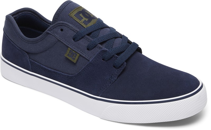 Кеды мужские DC Shoes Tonik, цвет: синий индиго. 302905-NA4. Размер 9D (42)302905-NA4 Кеды мужские DC Shoes Tonik, цвет: синий индиго. 302905-NA4. Размер 9D (42)302905-NA4Стильные мужские кеды от DC Shoes Tonik отличный вариант на каждый день. Верх модели выполнен из плотной замши с контрастными текстильными вставками. На язычке модель оформлена нашивкой в виде фирменного логотипа бренда. Удобная шнуровка надежно фиксирует модель на стопе. Внутренняя отделка исполнена из мягкого текстиля. Гибкая подошва декорирована полоской контрастного цвета. В таких кедах вашим ногам будет комфортно и уютно!