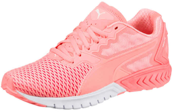 Кроссовки женские для бега Puma Ignite Dual Mesh, цвет: персиковый. 19000101. Размер 7,5 (40,5)19000101 Кроссовки женские для бега Puma Ignite Dual Mesh, цвет: персиковый. 19000101. Размер 7,5 (40,5)19000101Низкопрофильная промежуточная подошва с агрессивным зигзагообразным рисунком ранта и специальные бороздки в области носка, повышающие эластичность, обеспечивают непревзойденнуюупругость, возврат энергии и максимальный комфорт, характерные для модели Ignite Dual Mesh от Puma. Носок выполнен из дышащего сетчатого материала, а задник снабжен светоотражающими элементами, меняющими интенсивность цвета при движении ноги. Все эти детали придают модели актуальный и оригинальный облик.