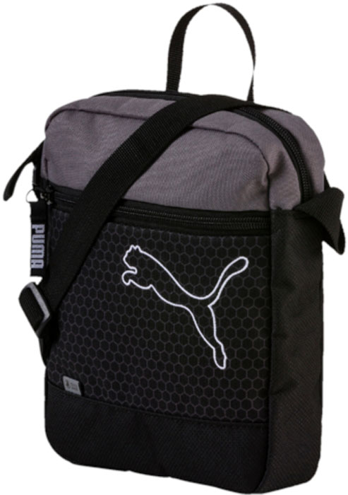 Сумка на плечо Puma Echo Portable, цвет: черный, 3 л. 0743980107439801 Сумка на плечо Puma Echo Portable, цвет: черный, 3 л. 0743980107439801Удобная и вместительная сумка-рюкзак имеет главное отделение на молнии, карман спереди на молнии, функциональную подкладку из полиэстера с изнанкой из полиуретана, лямку через плечо из плотной тесьмы регулируемой длины, ручку для переноски из лямочной ленты. В язычок застежки-молнии главного отделения продернута плотная тесьма, а непосредственно на металлический язычок застежки-молнии кармана спереди нанесена фирменная символика PUMA. Кроме того, сумка декорирована спереди крупным вышитым логотипом PUMA и тесьмой Durabase из светоотражающего материала.